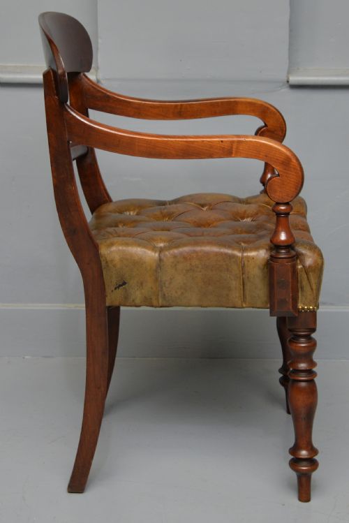 HANDSOME MID 19TH CENTURY MAHOGANY BUTTONED LEATHER DESK CHAIR - ADDITIONAL PHOTO 6