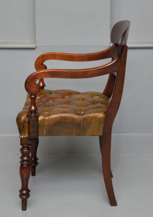HANDSOME MID 19TH CENTURY MAHOGANY BUTTONED LEATHER DESK CHAIR - ADDITIONAL PHOTO 11