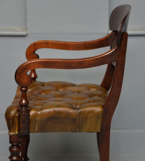HANDSOME MID 19TH CENTURY MAHOGANY BUTTONED LEATHER DESK CHAIR - ADDITIONAL PHOTO 12