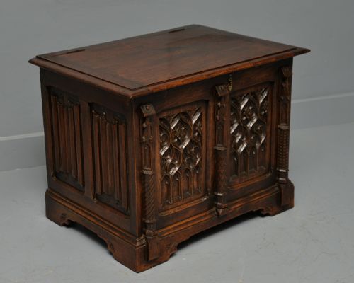 CHARMING GOTHIC REVIVAL CARVED OAK CHEST BOX - ADDITIONAL PHOTO 1