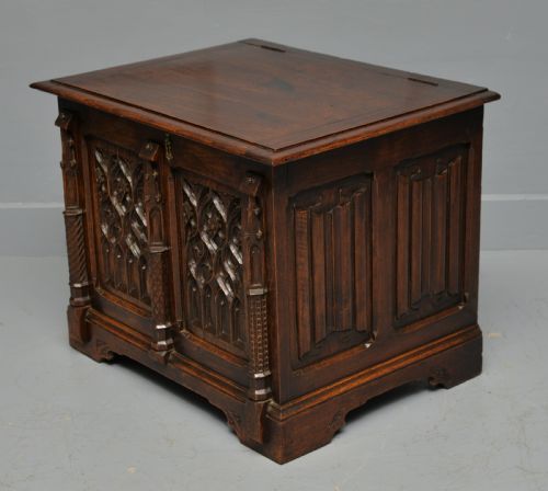 CHARMING GOTHIC REVIVAL CARVED OAK CHEST BOX - ADDITIONAL PHOTO 9