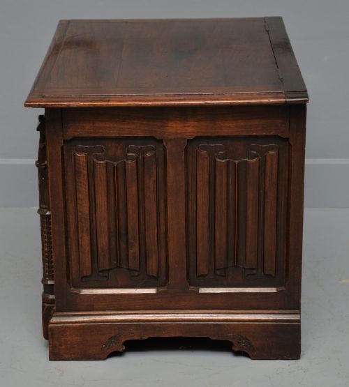 CHARMING GOTHIC REVIVAL CARVED OAK CHEST BOX - ADDITIONAL PHOTO 11