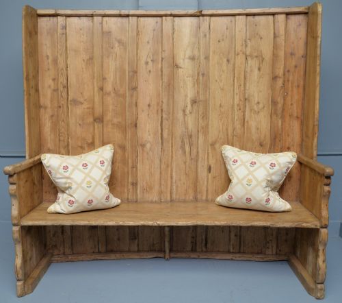 CHARMING 19TH CENTURY STRIPPED PINE SETTLE - ADDITIONAL PHOTO 4