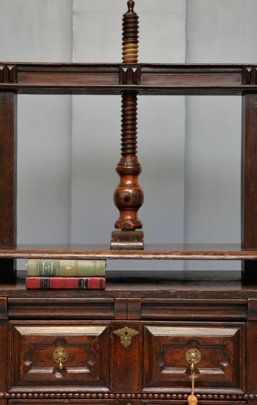 17TH CENTURY SMALL OAK CHEST OF DRAWERS WITH BOOK LINEN PRESS PROVENANCE - ADDITIONAL PHOTO 6