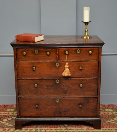 EARLY 18TH CENTURY GEORGIAN OAK CHEST OF DRAWERS - ADDITIONAL PHOTO 3
