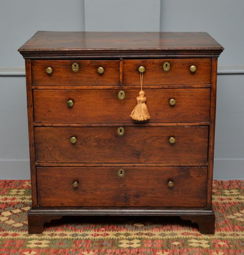 EARLY 18TH CENTURY GEORGIAN OAK CHEST OF DRAWERS - ADDITIONAL PHOTO 4