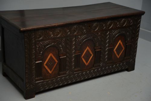 FINE 17TH CENTURY OAK ARCADED COFFER - ADDITIONAL PHOTO 5