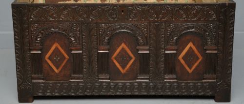 FINE 17TH CENTURY OAK ARCADED COFFER - ADDITIONAL PHOTO 6