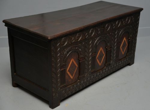 FINE 17TH CENTURY OAK ARCADED COFFER - ADDITIONAL PHOTO 8