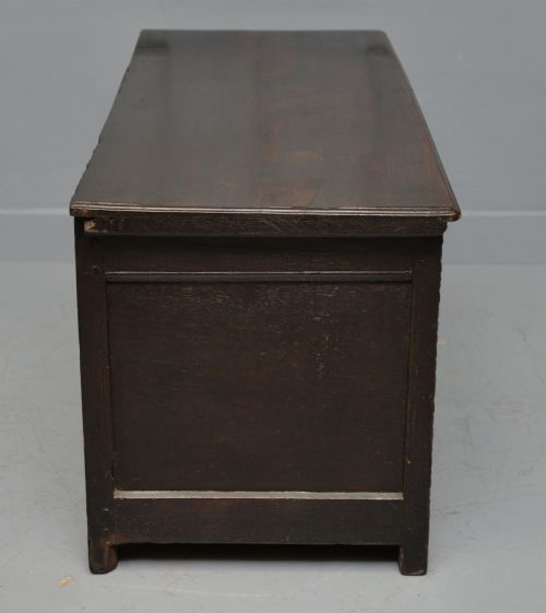 FINE 17TH CENTURY OAK ARCADED COFFER - ADDITIONAL PHOTO 9