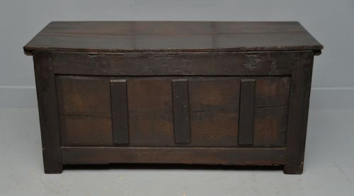FINE 17TH CENTURY OAK ARCADED COFFER - ADDITIONAL PHOTO 10