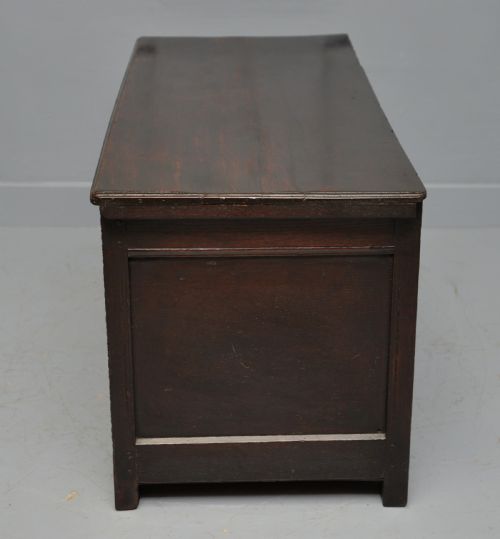 FINE 17TH CENTURY OAK ARCADED COFFER - ADDITIONAL PHOTO 11