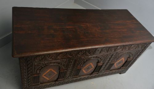 FINE 17TH CENTURY OAK ARCADED COFFER - ADDITIONAL PHOTO 12