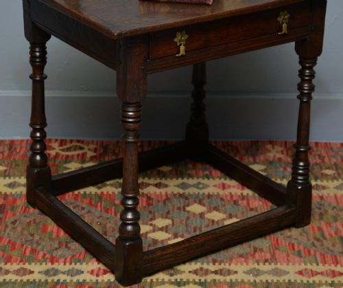 CHARMING 17TH CENTURY WILLIAM AND MARY OAK SIDE TABLE - ADDITIONAL PHOTO 5