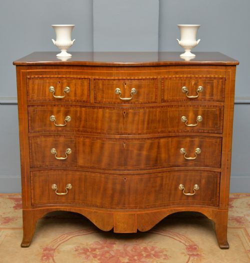 GEORGE III INLAID FIDDLEBACK MAHOGANY SERPENTINE CHEST OF DRAWERS - ADDITIONAL PHOTO 1