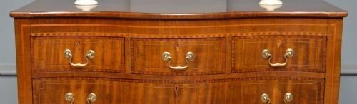 GEORGE III INLAID FIDDLEBACK MAHOGANY SERPENTINE CHEST OF DRAWERS - ADDITIONAL PHOTO 2