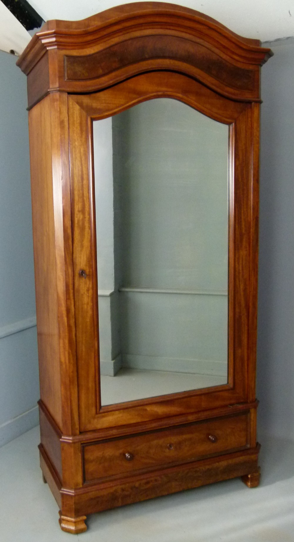 Elegant 19th.c French Mahogany Mirrored Armoire