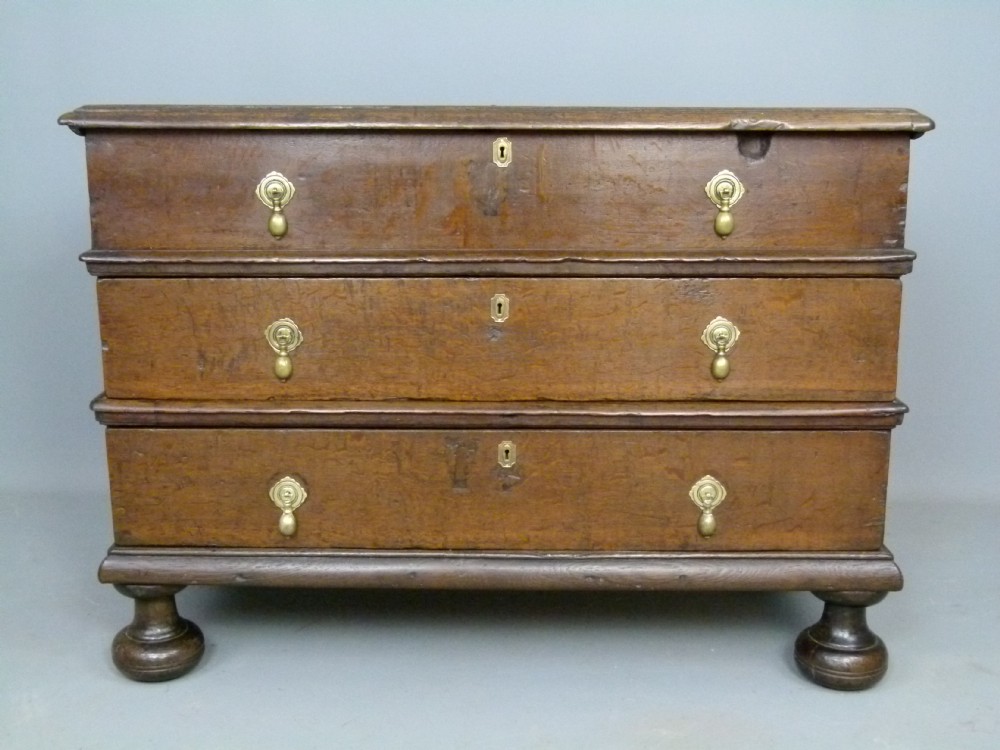Unusual Late 17th Century Oak Chest Of Drawers With Lift Up Top