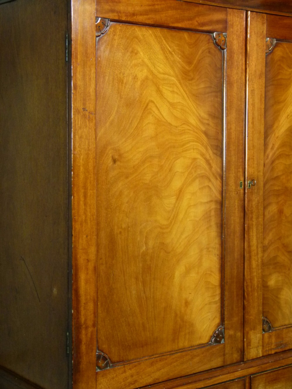 William IV Mahogany Linen-Press c1830 View IX