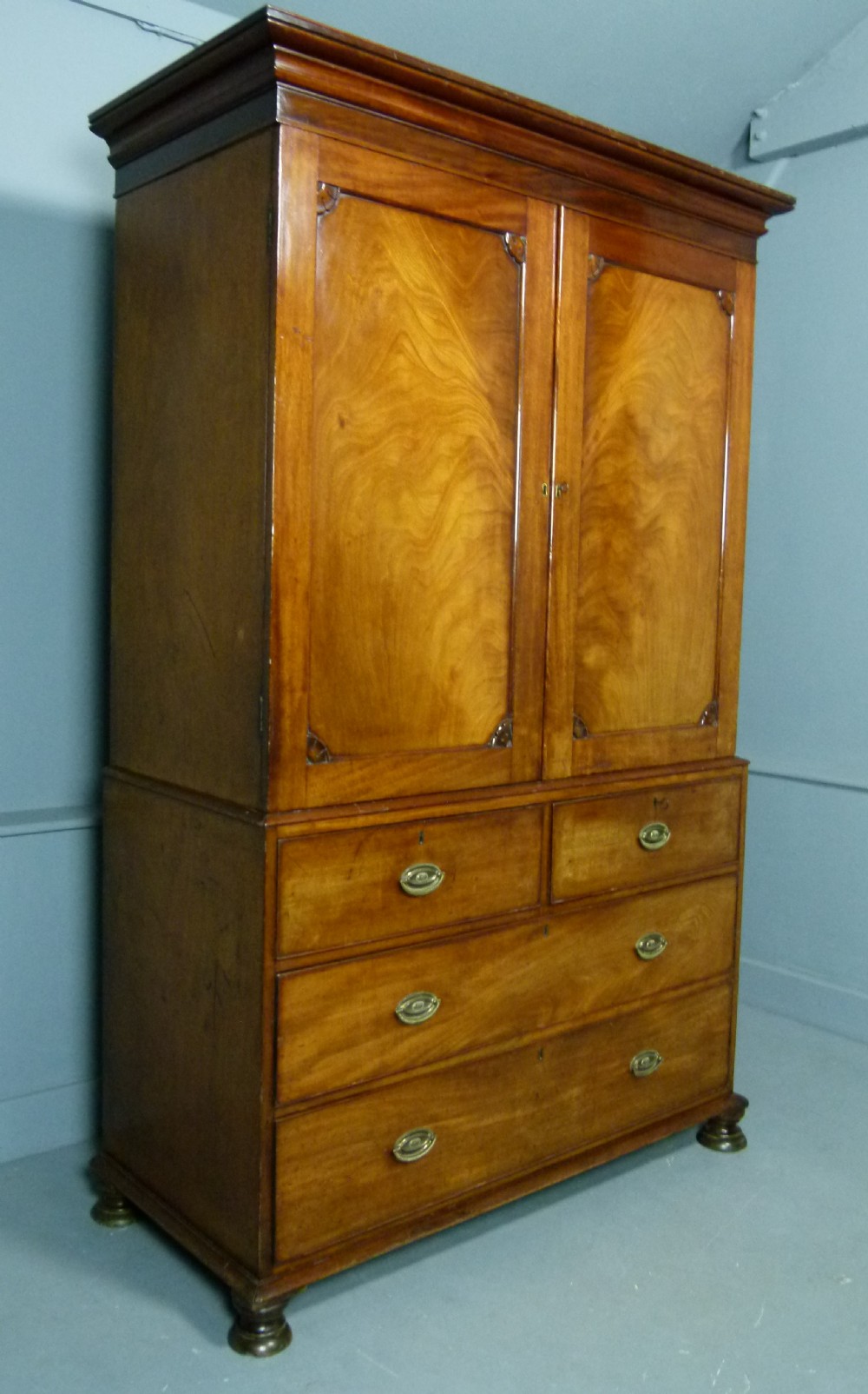 William IV Mahogany Linen-Press c1830 View XI