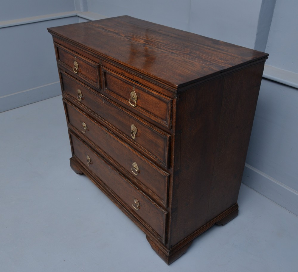 Charming Early 18th Century Oak Chest Of Drawers View VII
