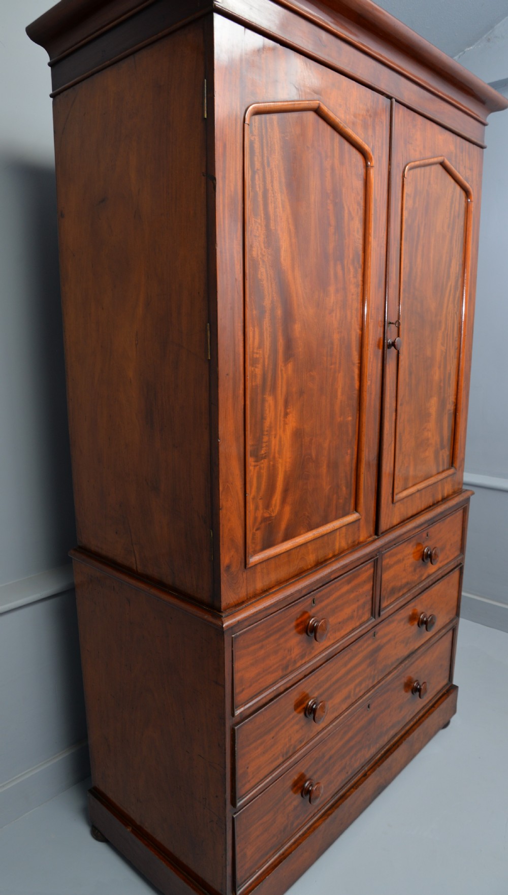 Handsome Regency Mahogany Linen-Press View VII