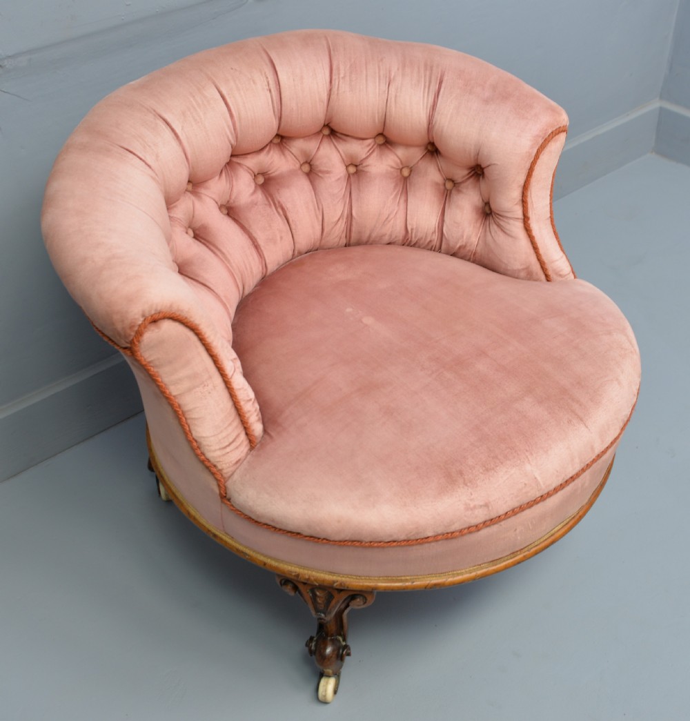 Charming Victorian Button-Back Tub Bedroom Or Side Chair View VI