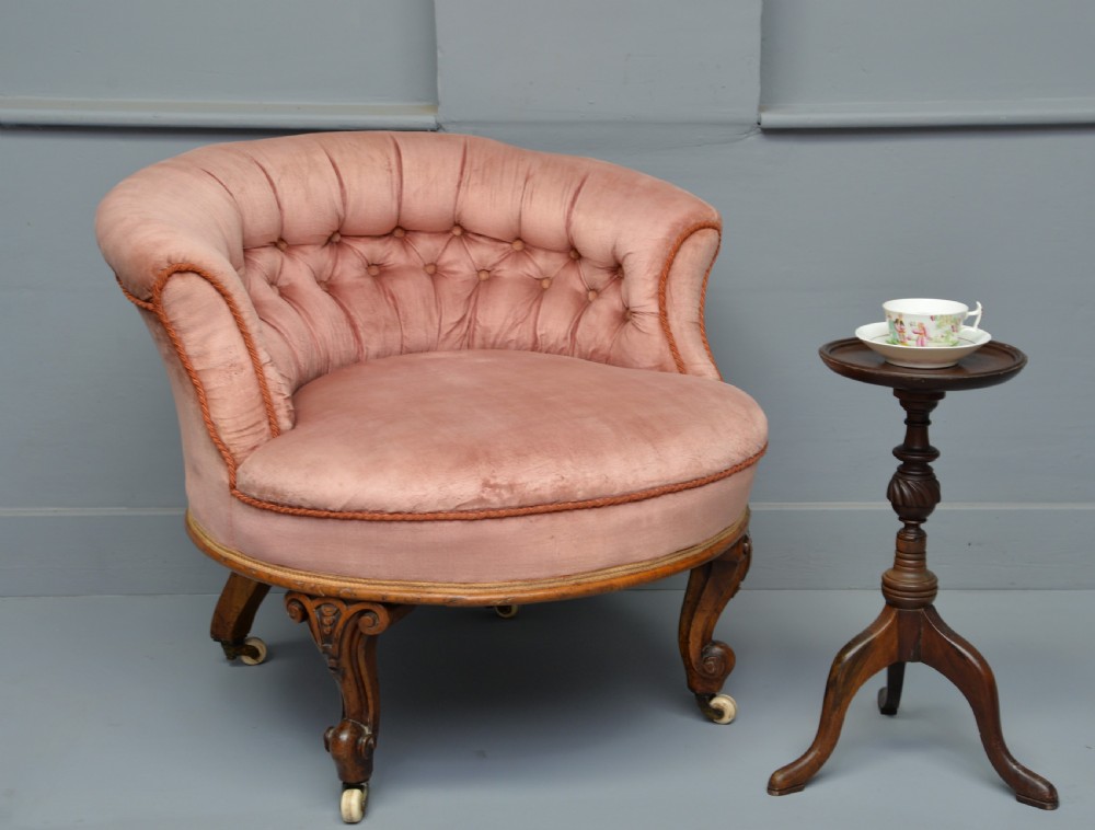 Charming Victorian Button-Back Tub Bedroom Or Side Chair View VII