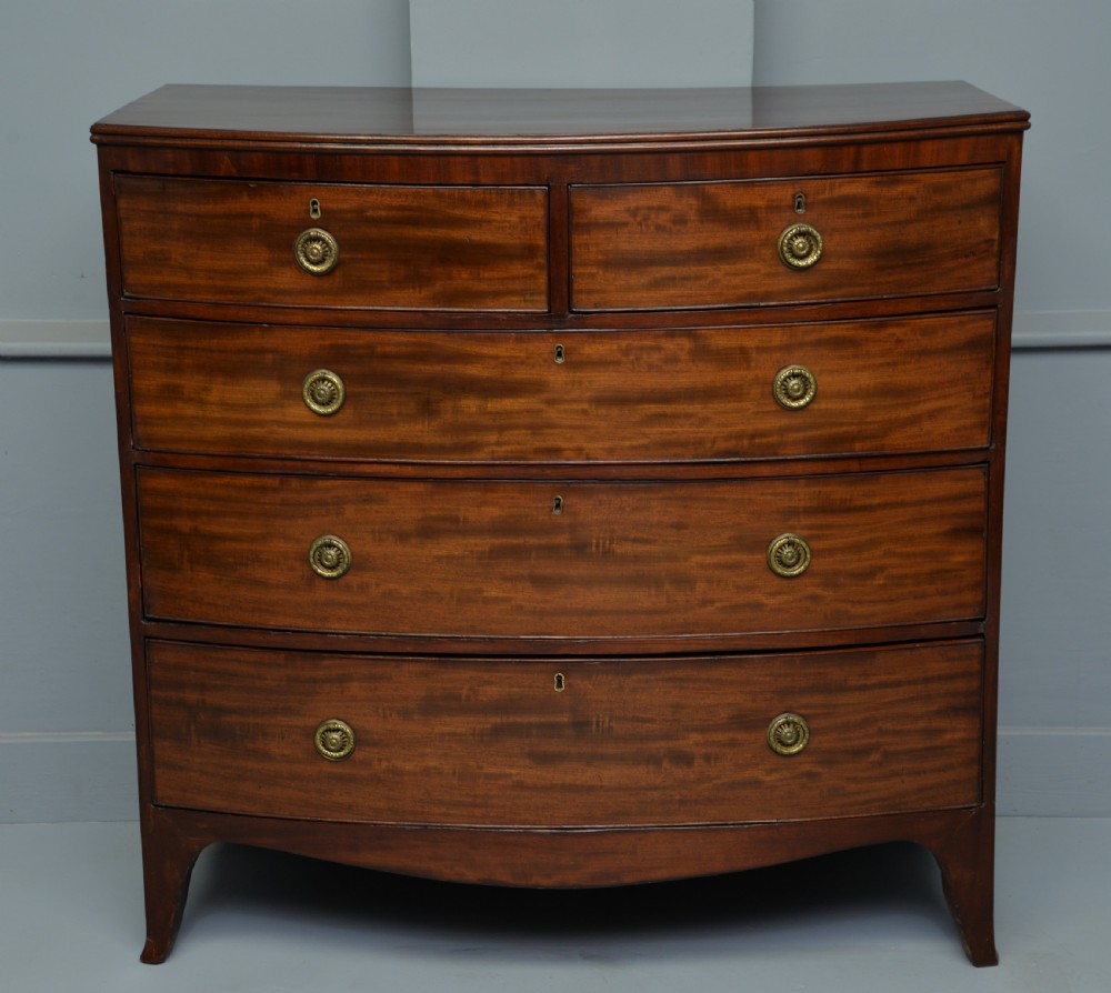 Elegant Georgian Mahogany Bow-Front Chest Of Drawers View VII