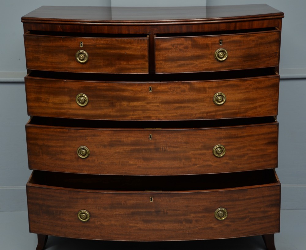 Elegant Georgian Mahogany Bow-Front Chest Of Drawers View VIII