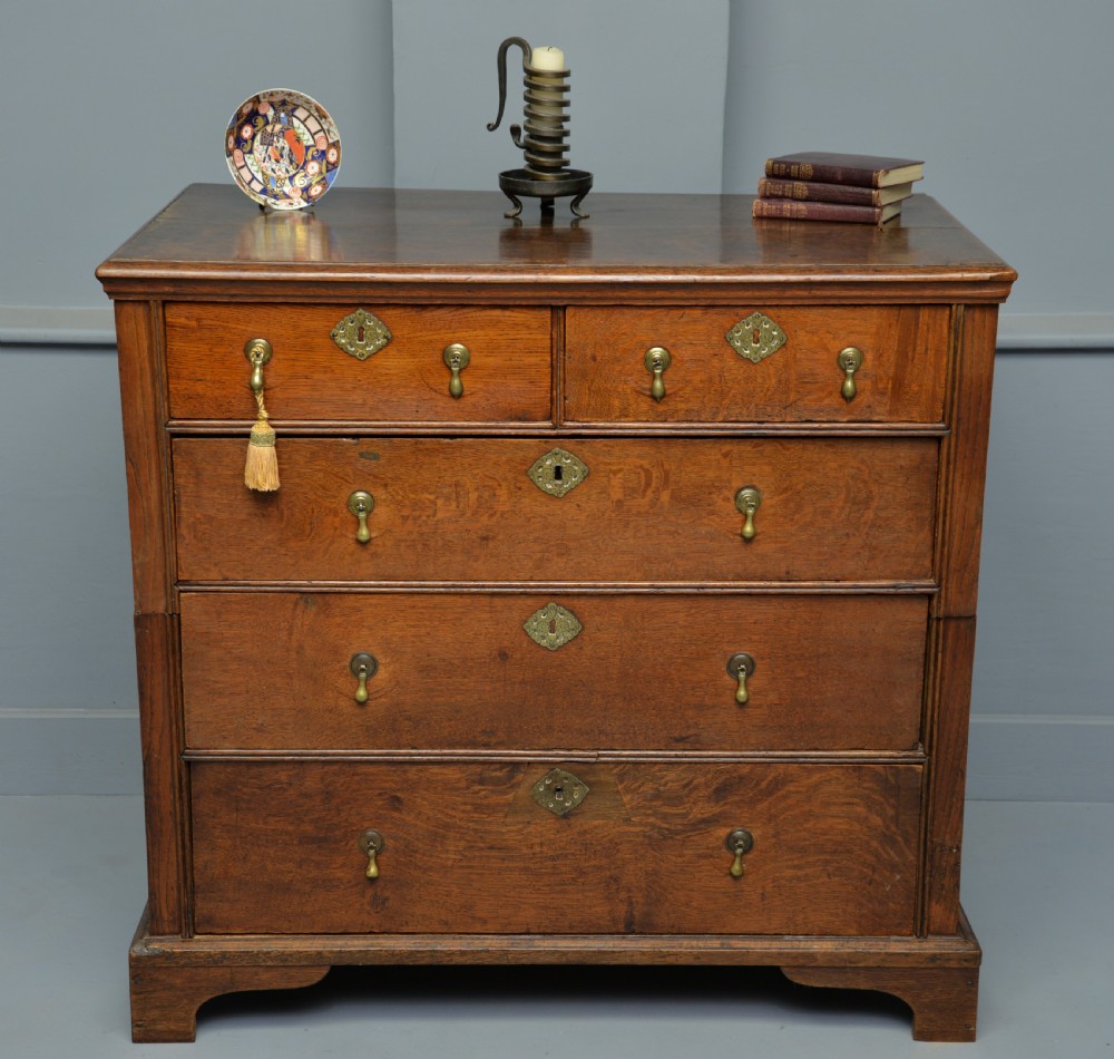 Charming Early 18th Century Oak Chest Of Drawers