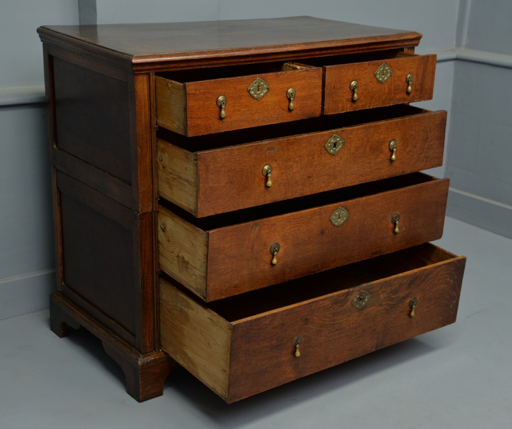Charming Early 18th Century Oak Chest Of Drawers View VI