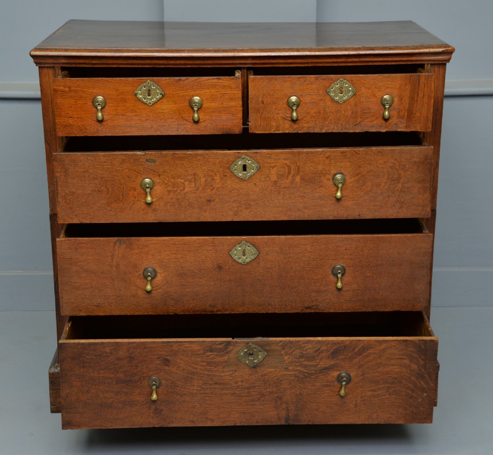 Charming Early 18th Century Oak Chest Of Drawers View VII