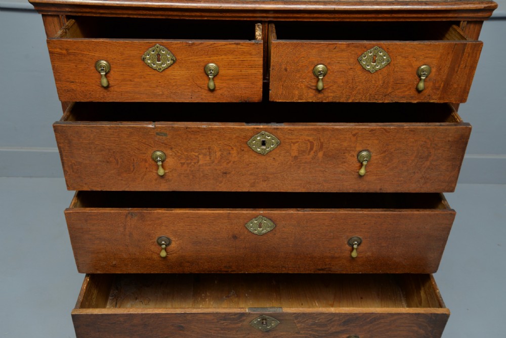 Charming Early 18th Century Oak Chest Of Drawers View VIII