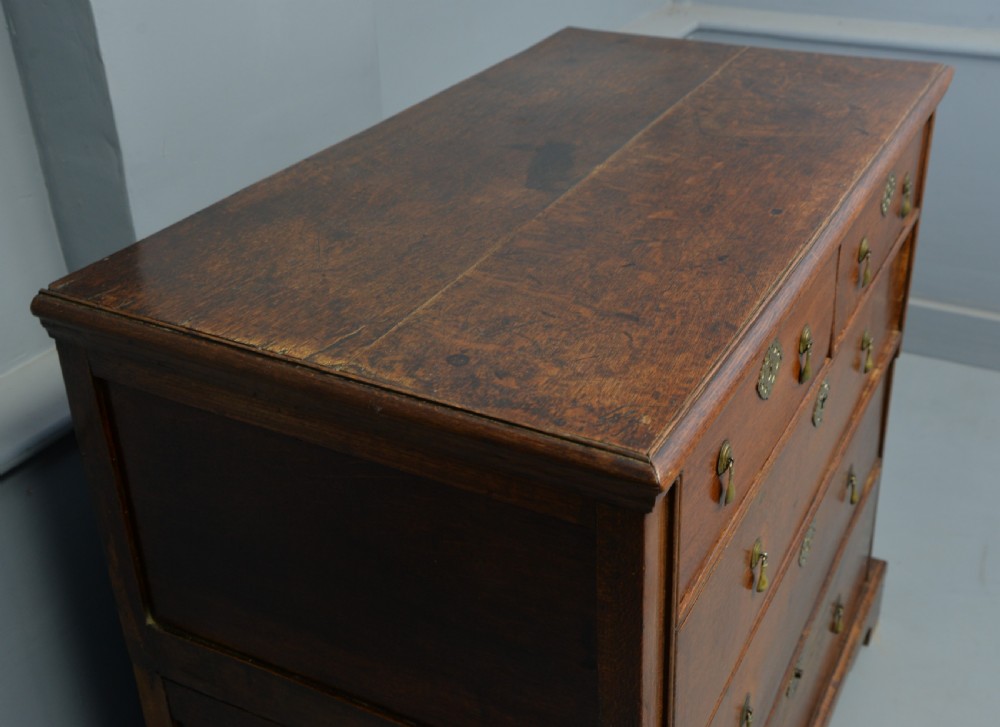 Charming Early 18th Century Oak Chest Of Drawers View X