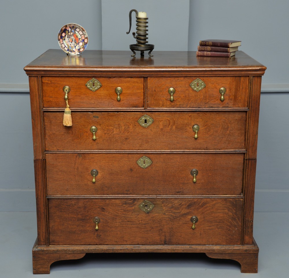 Charming Early 18th Century Oak Chest Of Drawers View XIV