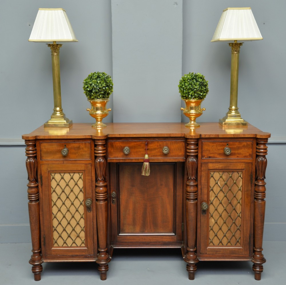 Elegant William IV Mahogany Sideboard