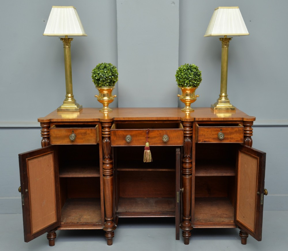 Elegant William IV Mahogany Sideboard View III