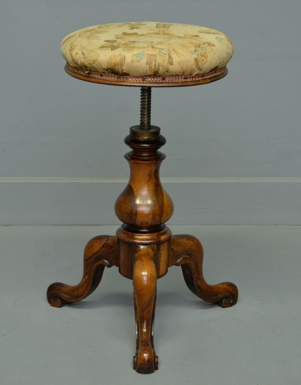Pretty Victorian Rosewood Adjustable Piano Stool View IV