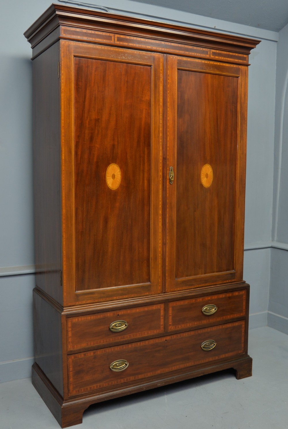Elegant Edwardian Inlaid Mahogany Wardrobe