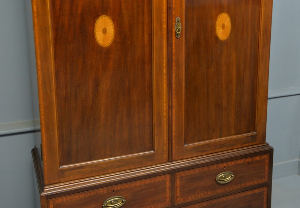 Elegant Edwardian Inlaid Mahogany Wardrobe View III
