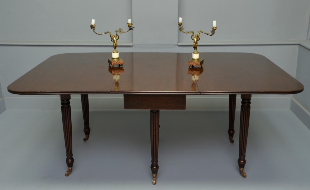Elegant Regency Mahogany Drop-Leaf Dining Table