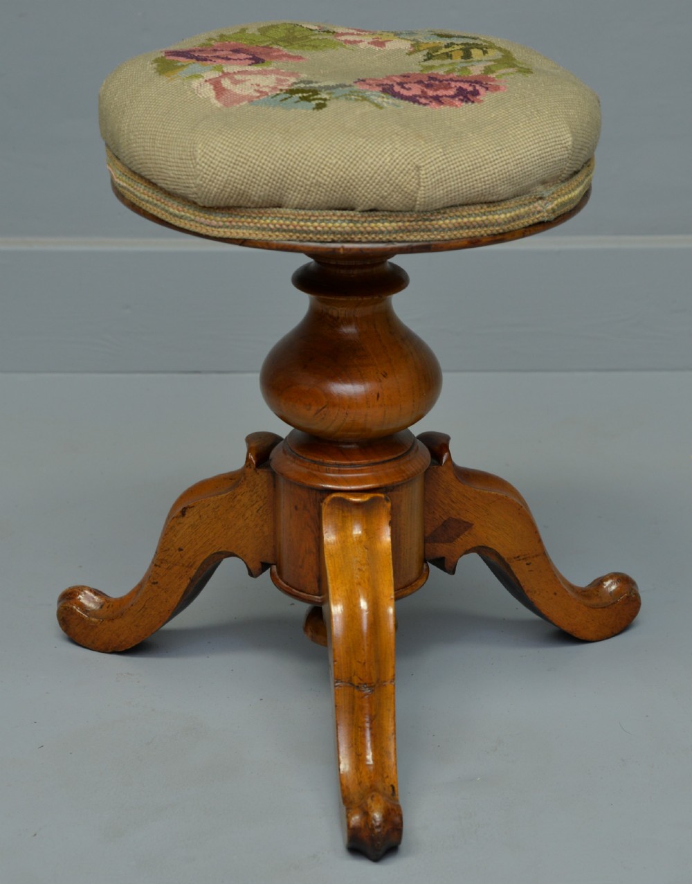 Pretty Victorian Walnut Adjustable Piano Stool