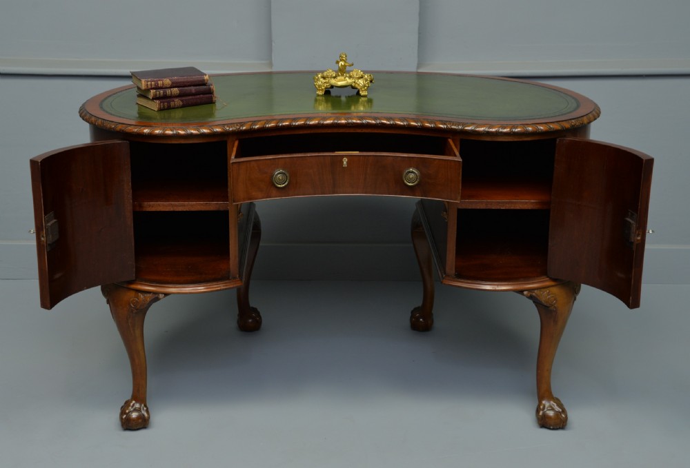 Early 20th Century Mahogany Kidney Shaped Desk View II