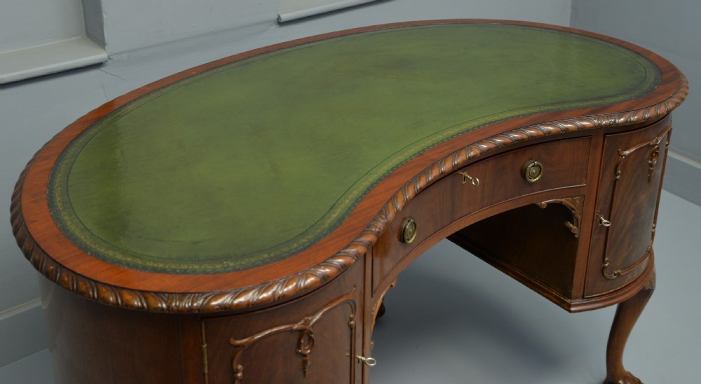 Early 20th Century Mahogany Kidney Shaped Desk View IV