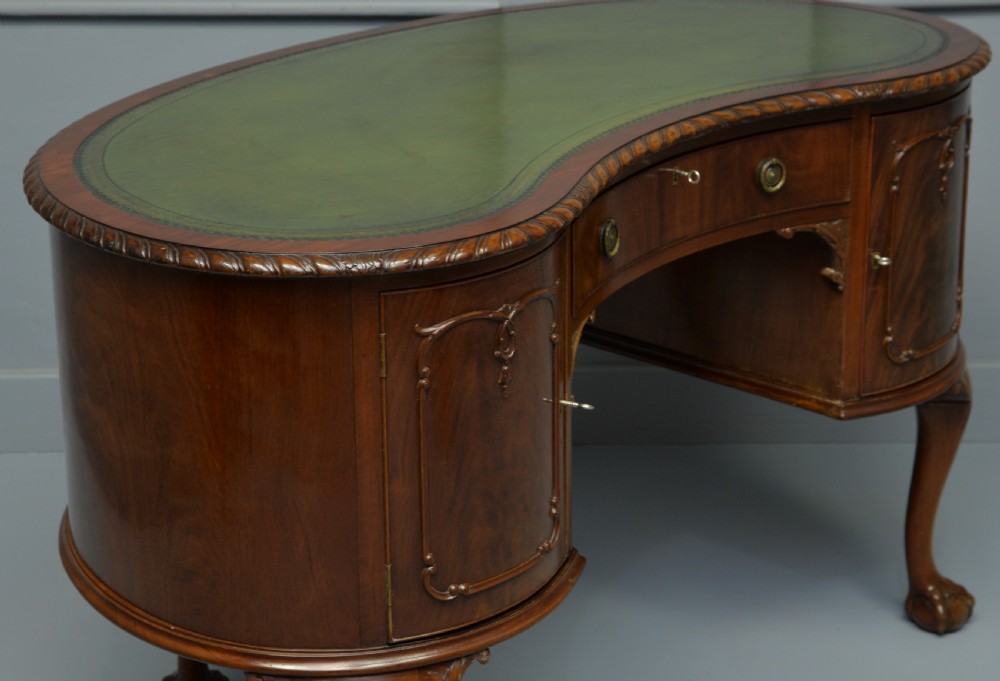 Early 20th Century Mahogany Kidney Shaped Desk View VIII