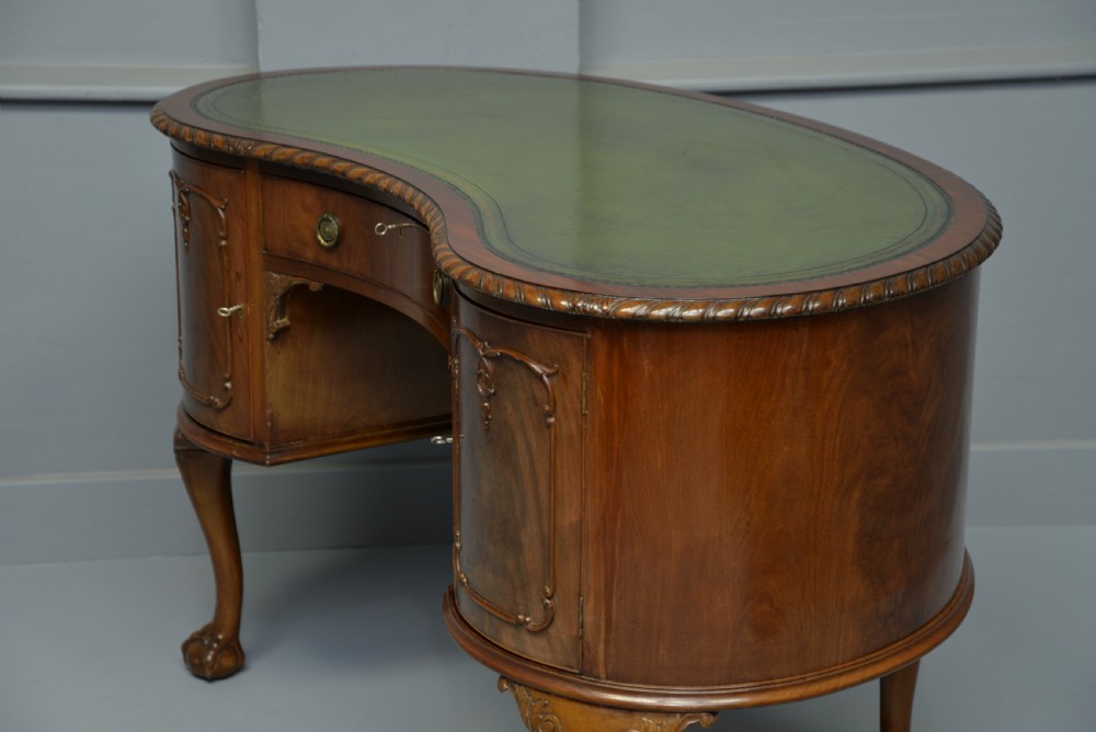 Early 20th Century Mahogany Kidney Shaped Desk View X
