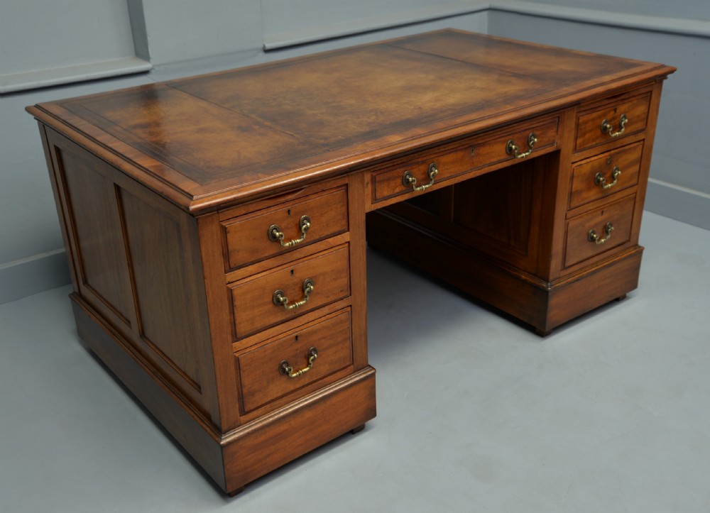 Early 20th Century Mahogany Pedestal Desk c.1920