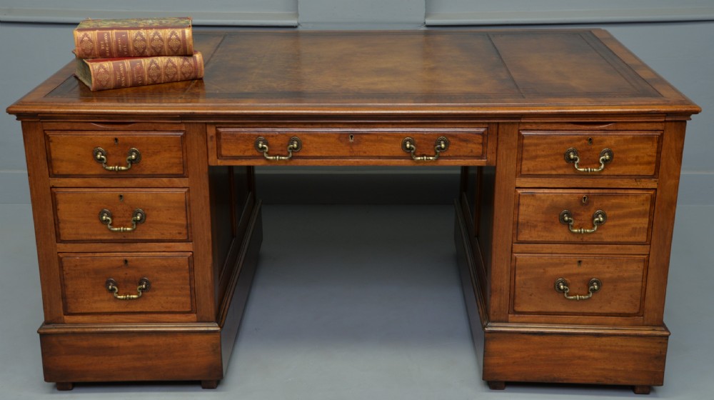 Early 20th Century Mahogany Pedestal Desk c.1920 View III