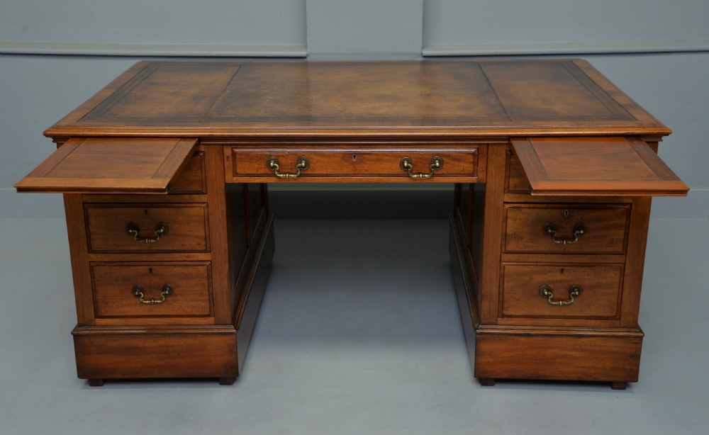 Early 20th Century Mahogany Pedestal Desk c.1920 View VI